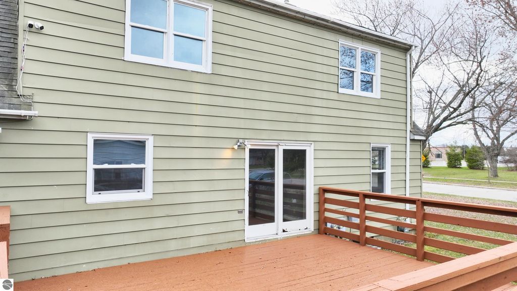 Image 8 of property listing at 1524 Ridge, Mt Pleasant, MI 48858