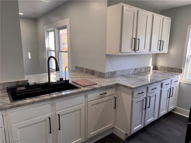 13820 S Parkway Drive, Garfield Heights, OH 44105
