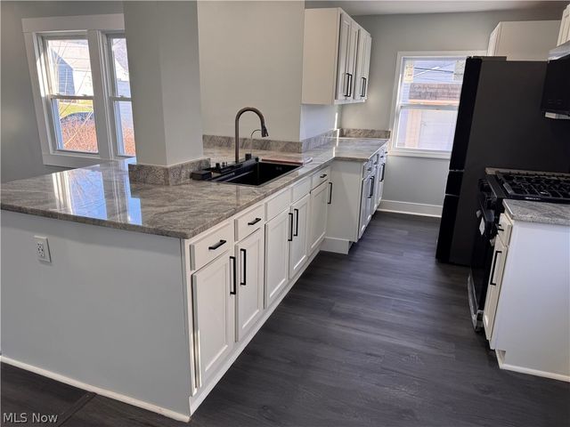 13820 S Parkway Drive, Garfield Heights, OH 44105