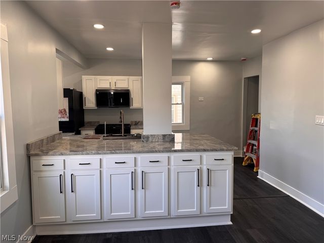 13820 S Parkway Drive, Garfield Heights, OH 44105