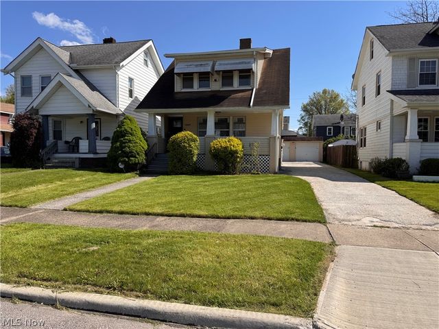 13820 S Parkway Drive, Garfield Heights, OH 44105