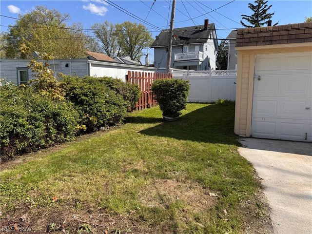 13820 S Parkway Drive, Garfield Heights, OH 44105