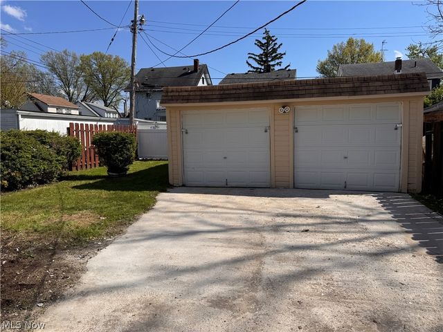 13820 S Parkway Drive, Garfield Heights, OH 44105