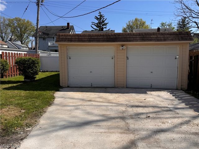 13820 S Parkway Drive, Garfield Heights, OH 44105