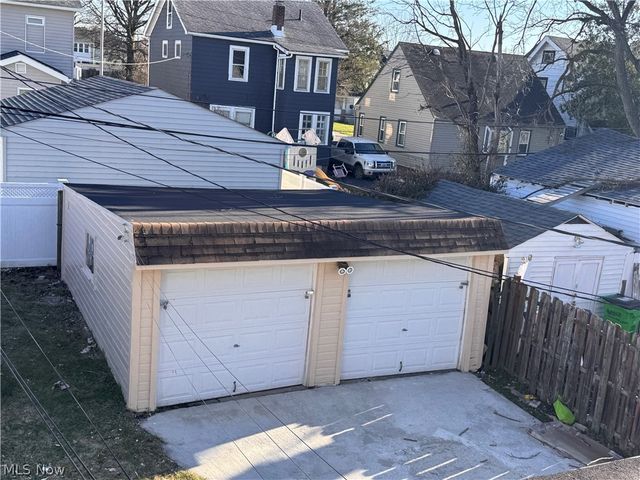 13820 S Parkway Drive, Garfield Heights, OH 44105