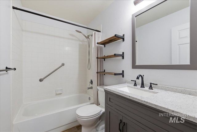 1305 N Sandlin Ave, Meridian, ID 83642