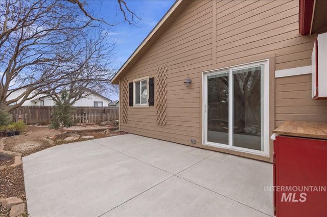 1305 N Sandlin Ave, Meridian, ID 83642