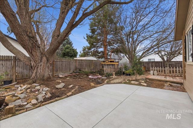 1305 N Sandlin Ave, Meridian, ID 83642