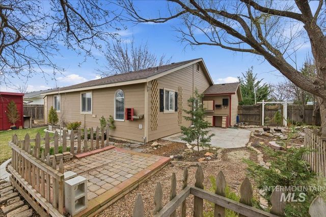 1305 N Sandlin Ave, Meridian, ID 83642