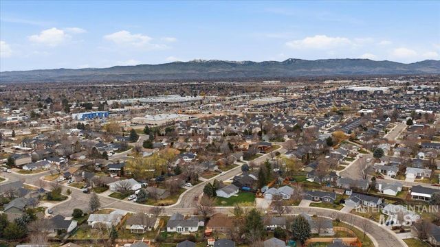 1305 N Sandlin Ave, Meridian, ID 83642