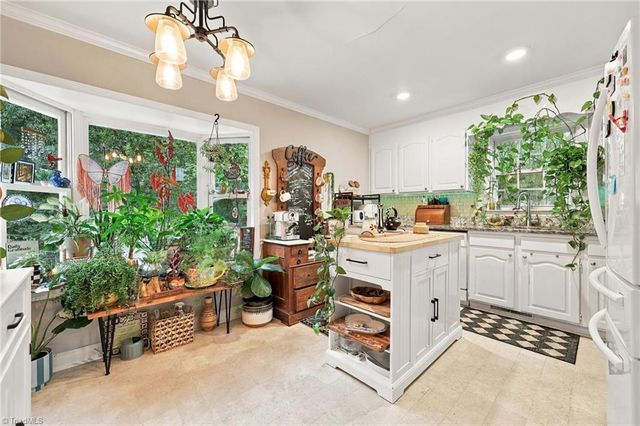 2466 Vincent Road, Winston-salem, NC 27106