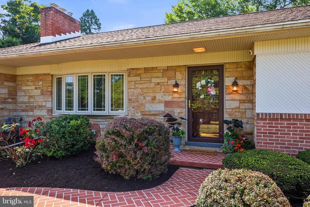 118 SHELBOURNE DR, York, PA 17403