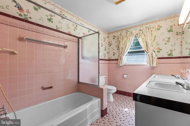 118 SHELBOURNE DR, York, PA 17403