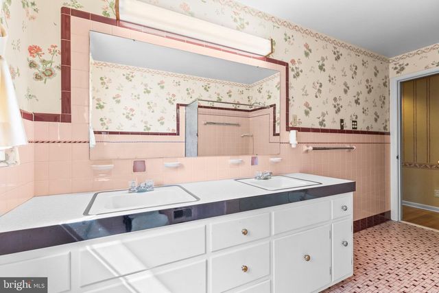 118 SHELBOURNE DR, York, PA 17403