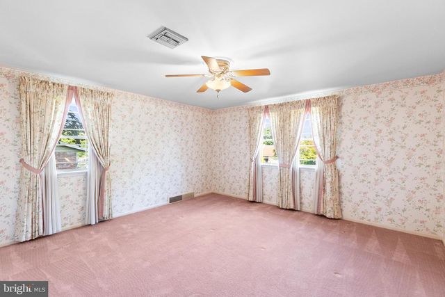 118 SHELBOURNE DR, York, PA 17403