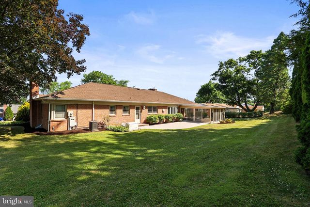 118 SHELBOURNE DR, York, PA 17403