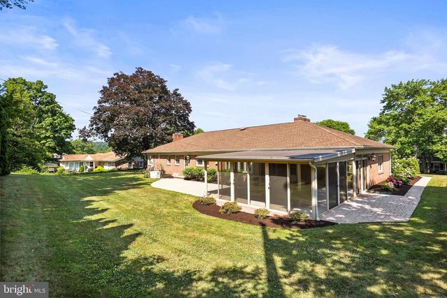 118 SHELBOURNE DR, York, PA 17403