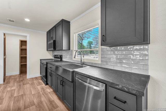 140 Syrah St, La Vernia, TX 78121