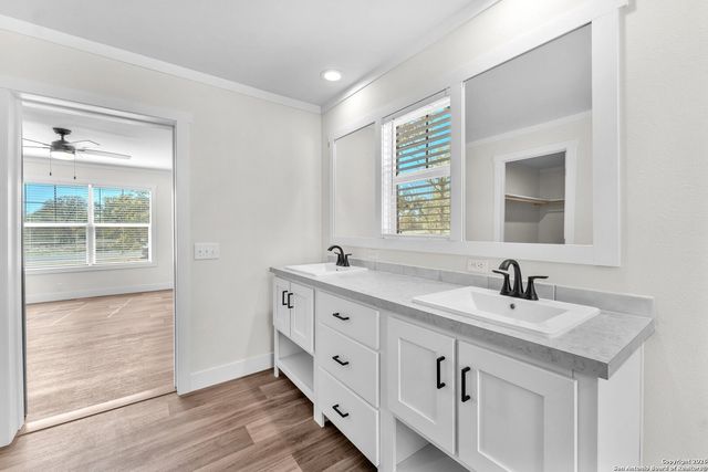 140 Syrah St, La Vernia, TX 78121