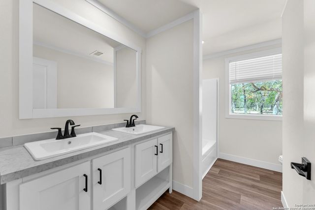 140 Syrah St, La Vernia, TX 78121