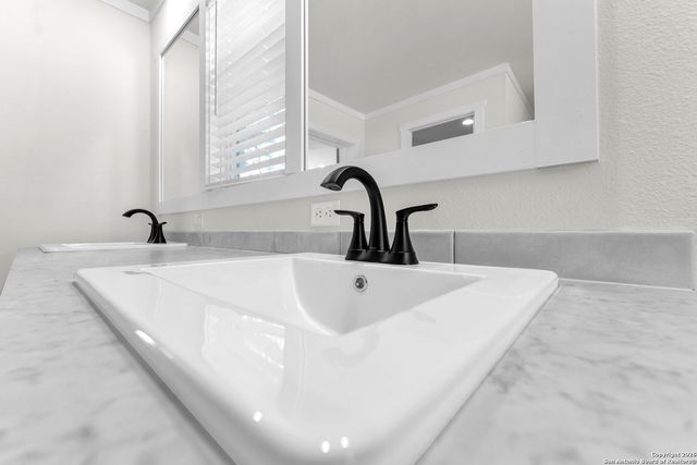 140 Syrah St, La Vernia, TX 78121