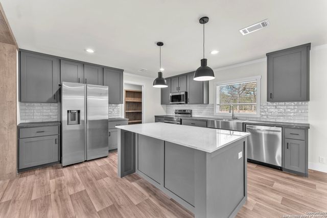 140 Syrah St, La Vernia, TX 78121