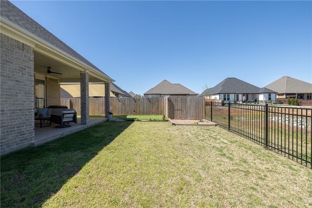 3402 E Greystone Drive, Fayetteville, AR 72764