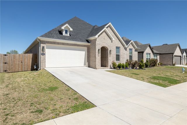 3402 E Greystone Drive, Fayetteville, AR 72764