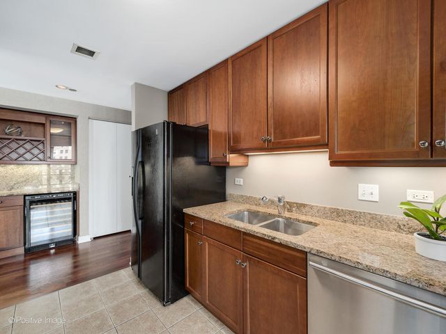 130 N GARLAND Court 1701, Chicago, IL 60602