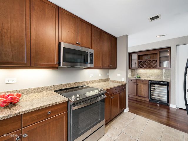 130 N GARLAND Court 1701, Chicago, IL 60602