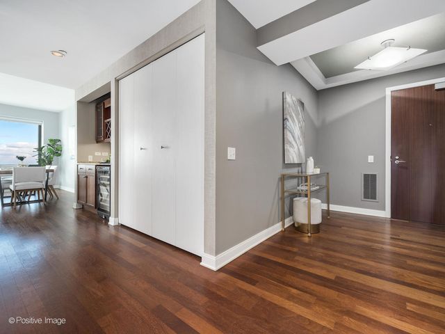130 N GARLAND Court 1701, Chicago, IL 60602