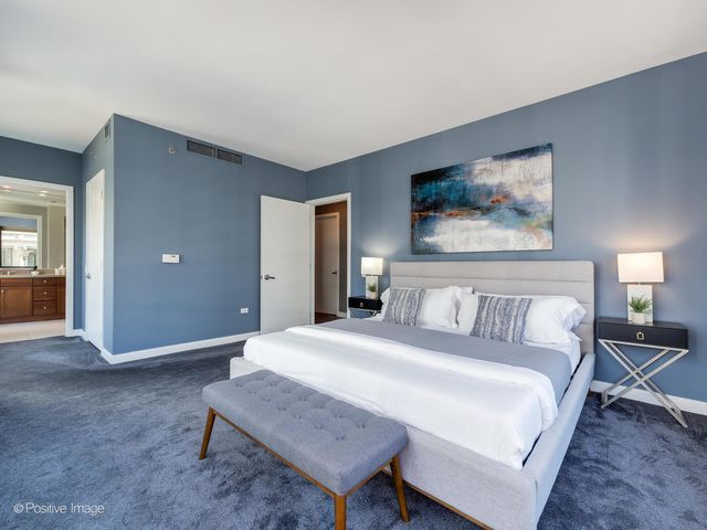 130 N GARLAND Court 1701, Chicago, IL 60602