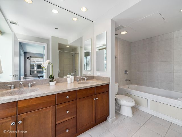 130 N GARLAND Court 1701, Chicago, IL 60602