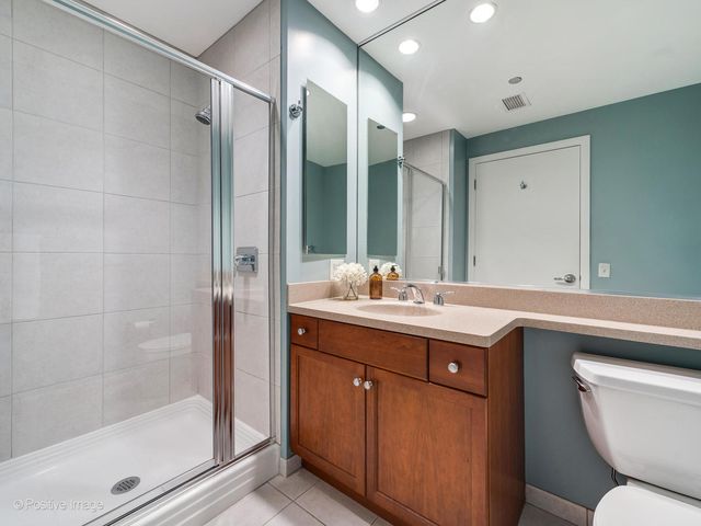 130 N GARLAND Court 1701, Chicago, IL 60602