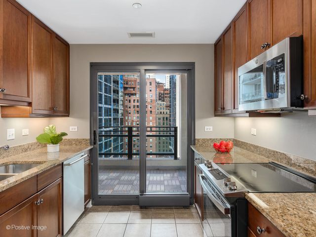 130 N GARLAND Court 1701, Chicago, IL 60602