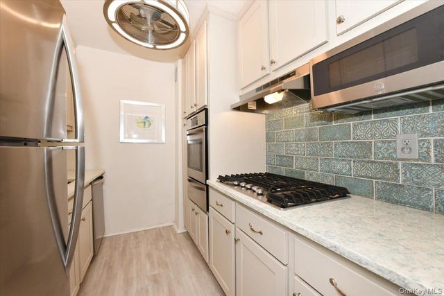 50 HILL PARK Avenue 1-L, Great Neck, NY 11021
