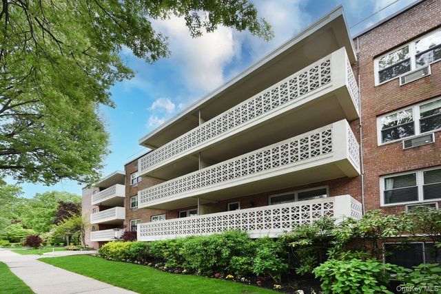 50 HILL PARK Avenue 1-L, Great Neck, NY 11021