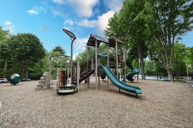 50 HILL PARK Avenue 1-L, Great Neck, NY 11021