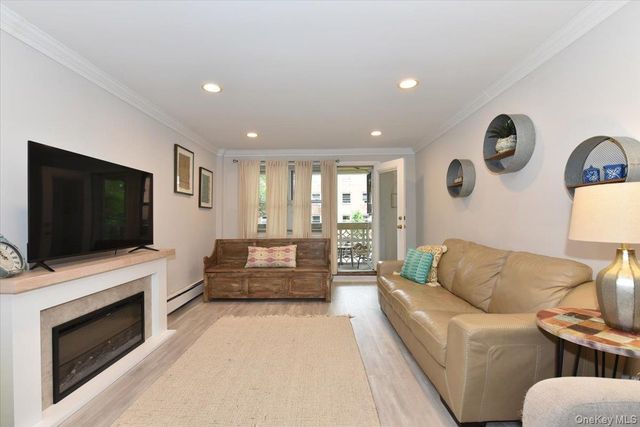 50 HILL PARK Avenue 1-L, Great Neck, NY 11021