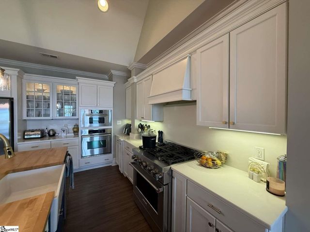 406 Commonwealth Drive, Ninety Six, SC 29666