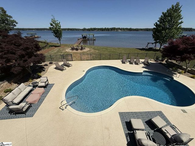 406 Commonwealth Drive, Ninety Six, SC 29666