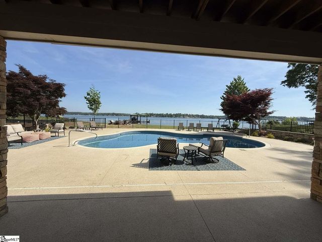 406 Commonwealth Drive, Ninety Six, SC 29666