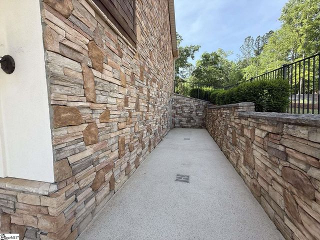 406 Commonwealth Drive, Ninety Six, SC 29666