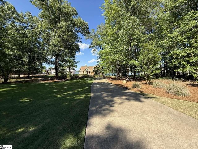 406 Commonwealth Drive, Ninety Six, SC 29666