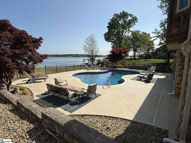 406 Commonwealth Drive, Ninety Six, SC 29666