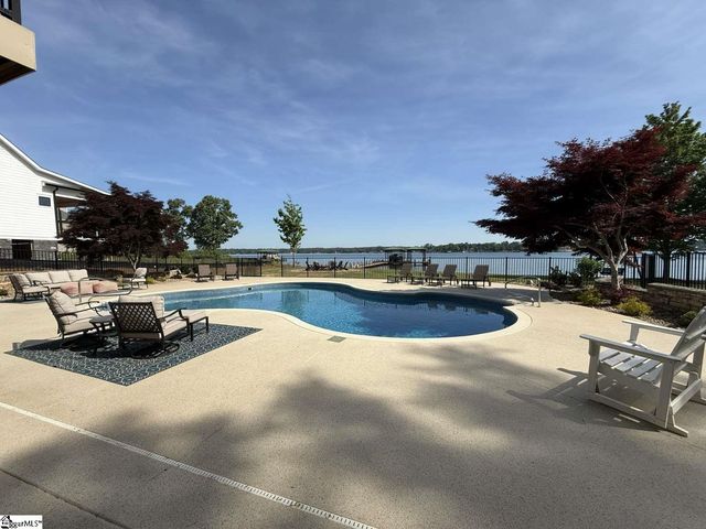406 Commonwealth Drive, Ninety Six, SC 29666