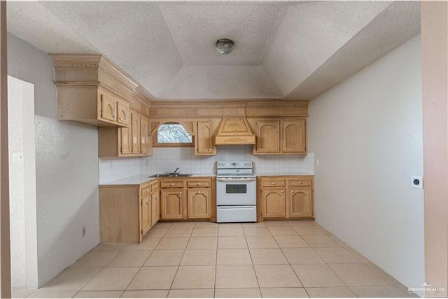 933 E 4th Street, Roma, TX 78584