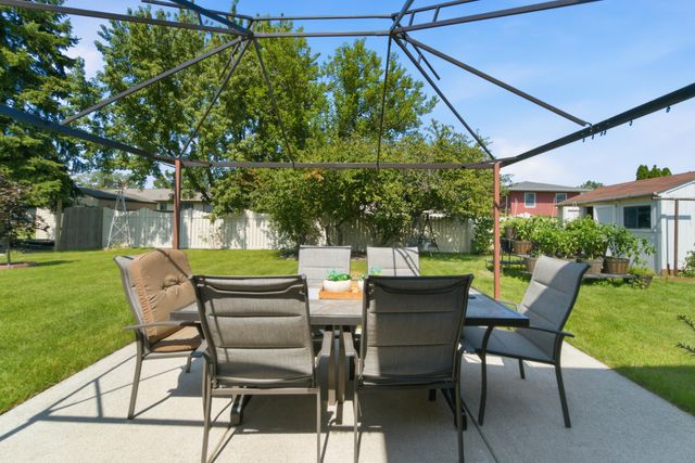 1552 W 99th Avenue, Crown Point, IN 46307