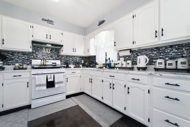 1552 W 99th Avenue, Crown Point, IN 46307