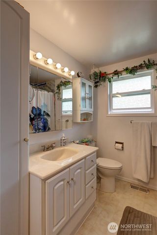 2346 SW 339th Street, Federal Way, WA 98023